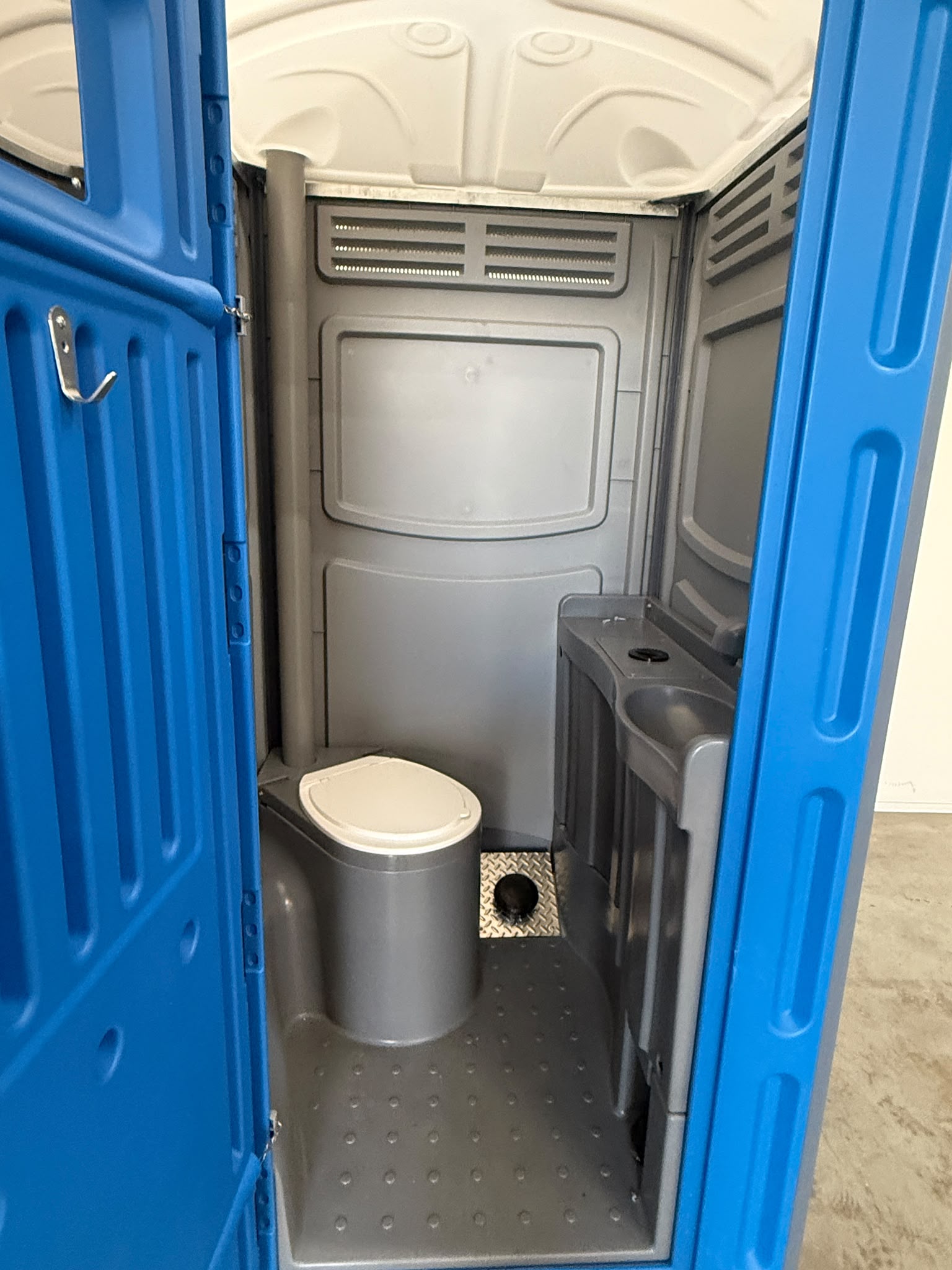 Portable Toilets - Image 4
